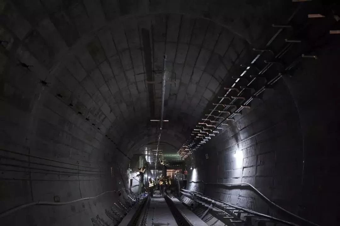 选车要选准就选黄金标准!东风奕派M8限时权益价1658万起上市(图1)