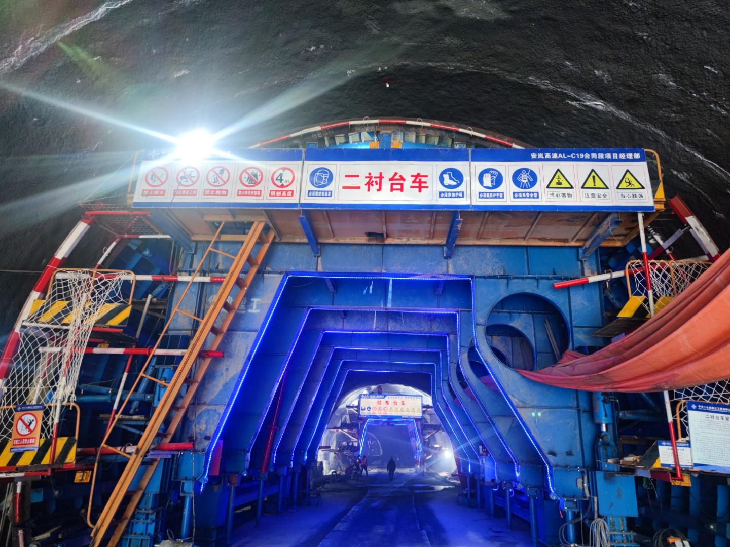 西渝高铁铺就巴山百姓出行新通道(图1)